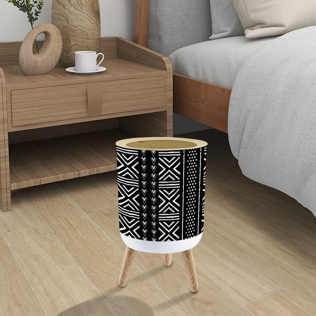 Round Trash Can with Lid